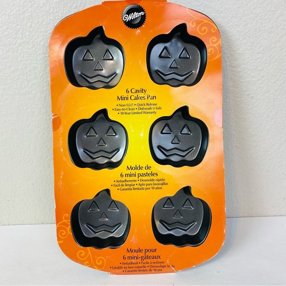 Wilton Other - Wilton Halloween Jack-O-Lantern 6 Cavity Mini Cakes Pan